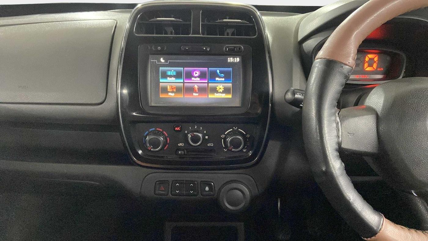 2017 Renault Kwid RXT 1.0 (O), Petrol, Manual, 48,781 km, Infotainment System
