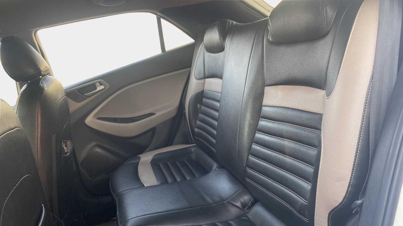 2019 Hyundai Elite i20 SPORTZ PLUS 1.2, Petrol, Manual, 74,223 km, Right Side Rear Door Cabin