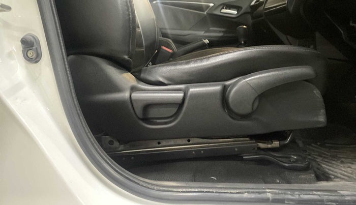 2017 Honda WR-V 1.5L I-DTEC VX MT, Diesel, Manual, 31,081 km, Driver Side Adjustment Panel
