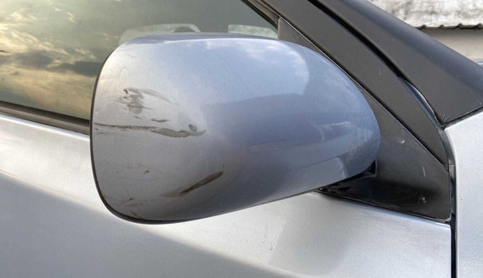 2011 Toyota Etios G, Petrol, Manual, 29,204 km, Right rear-view mirror - Indicator light has minor damage