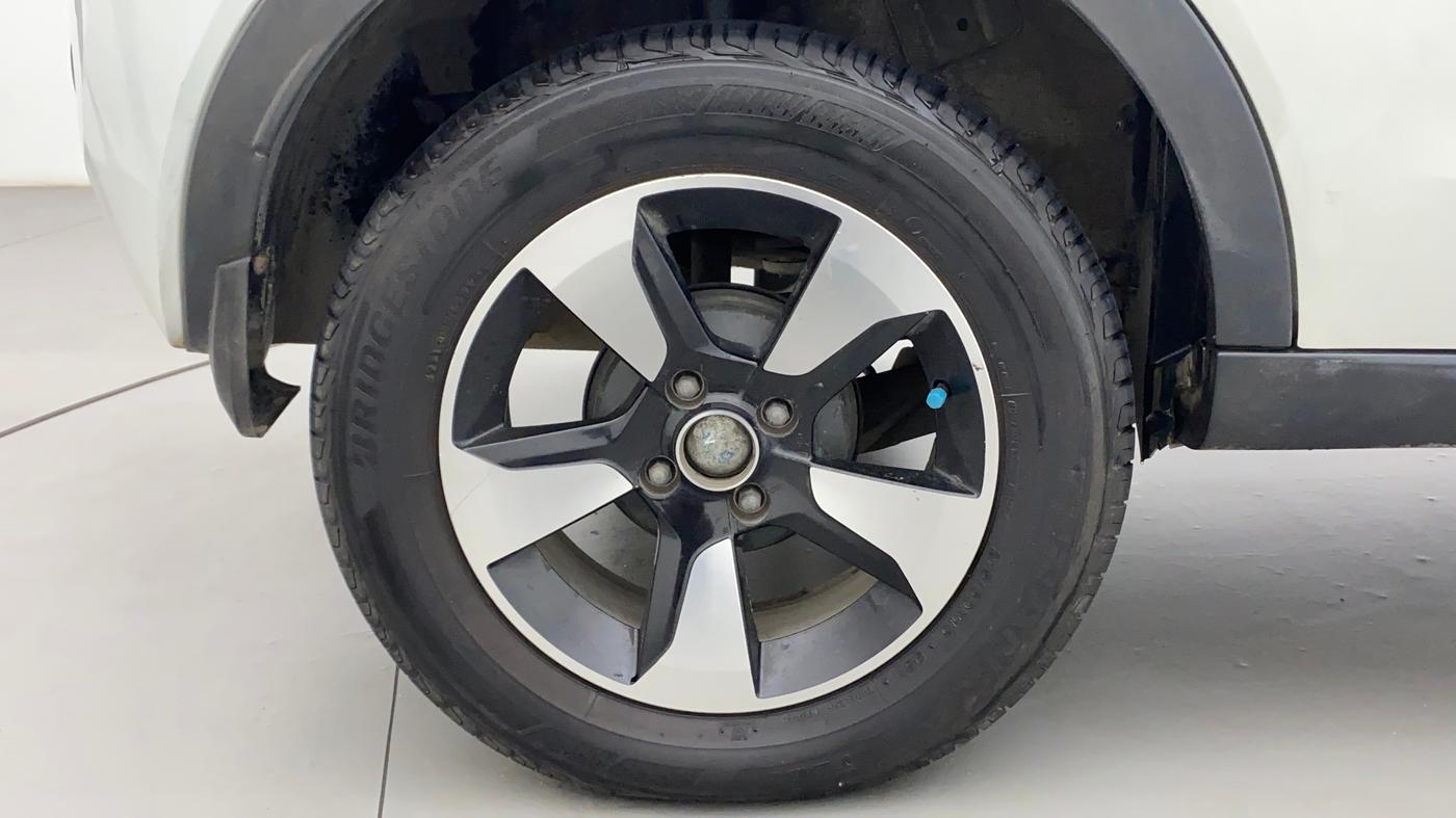 2018 Tata NEXON XZ PLUS DIESEL DUAL TONE, Diesel, Manual, 1,24,653 km, Right Rear Wheel
