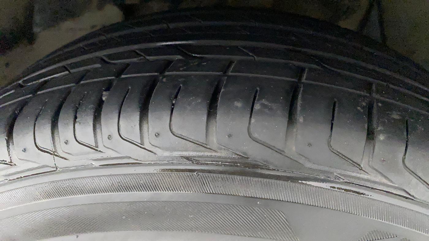 2018 Tata NEXON XZ PLUS DIESEL DUAL TONE, Diesel, Manual, 1,24,653 km, Left Front Tyre Tread