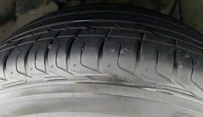 2018 Tata NEXON XZ PLUS DIESEL DUAL TONE, Diesel, Manual, 1,24,653 km, Left Front Tyre Tread