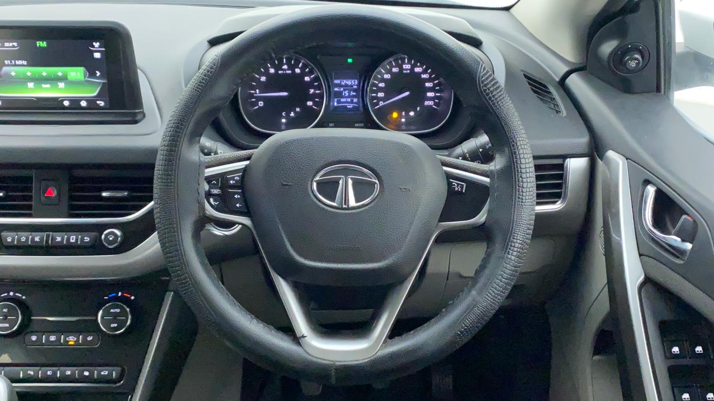 2018 Tata NEXON XZ PLUS DIESEL DUAL TONE, Diesel, Manual, 1,24,653 km, Steering Wheel Close Up