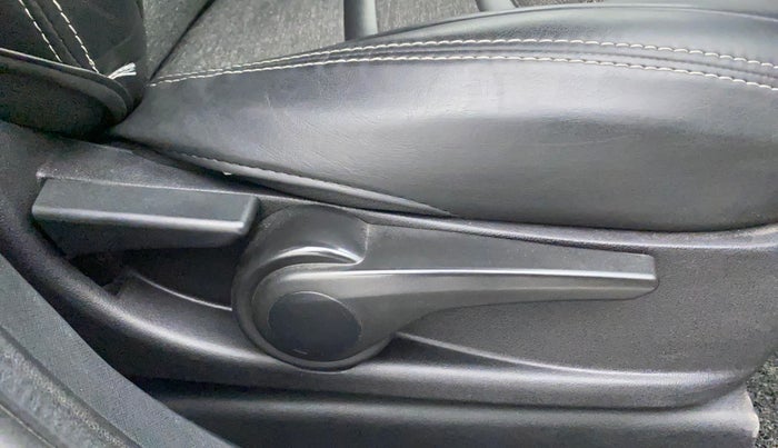 2018 Tata NEXON XZ PLUS DIESEL DUAL TONE, Diesel, Manual, 1,24,653 km, Driver Side Adjustment Panel
