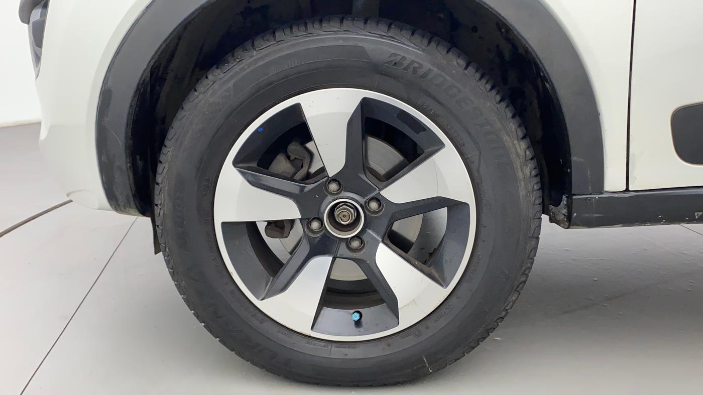 2018 Tata NEXON XZ PLUS DIESEL DUAL TONE, Diesel, Manual, 1,24,653 km, Left Front Wheel