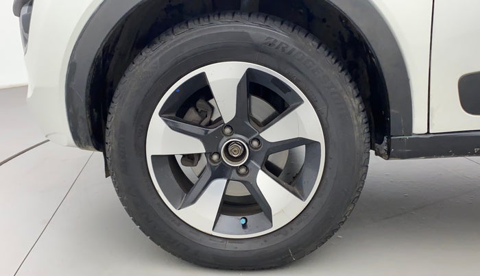 2018 Tata NEXON XZ PLUS DIESEL DUAL TONE, Diesel, Manual, 1,24,653 km, Left Front Wheel