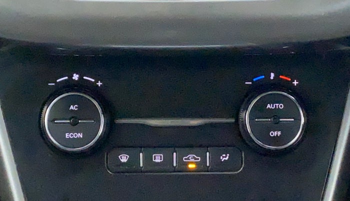 2018 Tata NEXON XZ PLUS DIESEL DUAL TONE, Diesel, Manual, 1,24,653 km, Automatic Climate Control