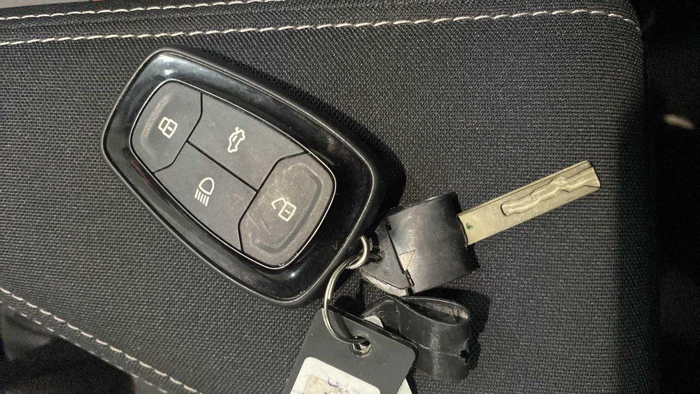 2020 Tata ALTROZ XZ PETROL, Petrol, Manual, 25,095 km, Key Close Up