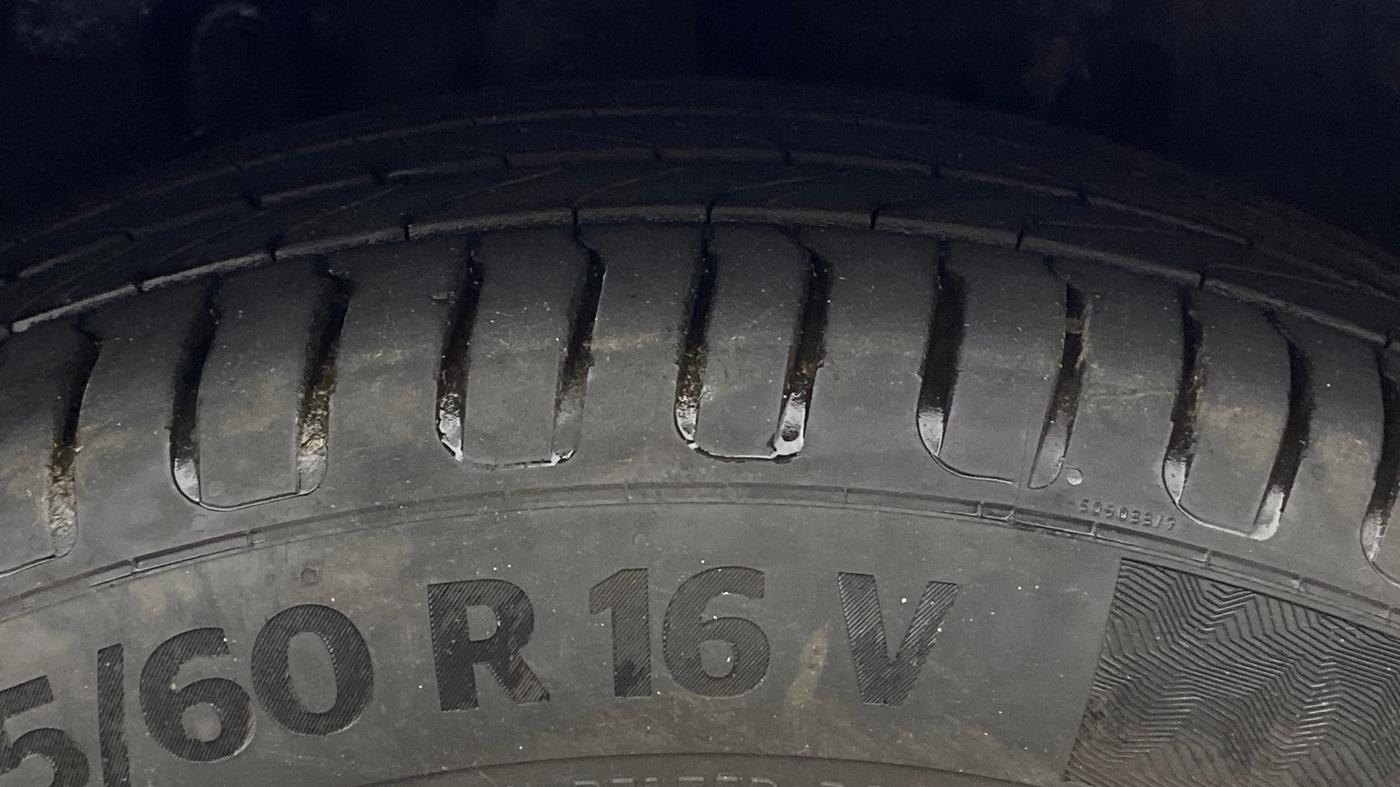 2018 Ford Ecosport TITANIUM + 1.5L PETROL AT, Petrol, Automatic, 1,07,052 km, Right Front Tyre Tread