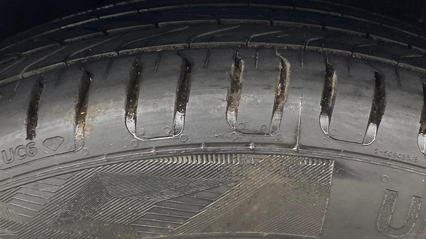2018 Ford Ecosport TITANIUM + 1.5L PETROL AT, Petrol, Automatic, 1,07,052 km, Right Rear Tyre Tread