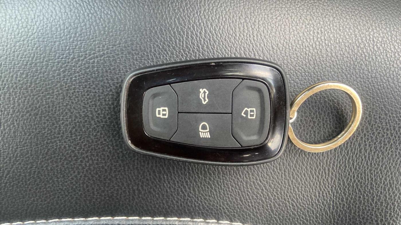 2020 Tata NEXON XZA PLUS SUNROOF PETROL, Petrol, Automatic, 19,381 km, Key Close Up