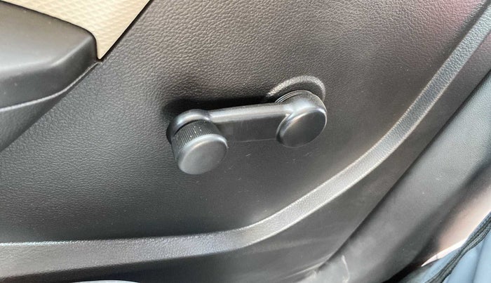 2020 Maruti Alto LXI, Petrol, Manual, 6,360 km, Left rear window switch / handle - Minor damage