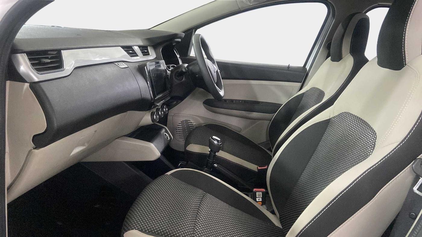 2022 Renault TRIBER RXZ, Petrol, Manual, 9,819 km, Right Side Front Door Cabin