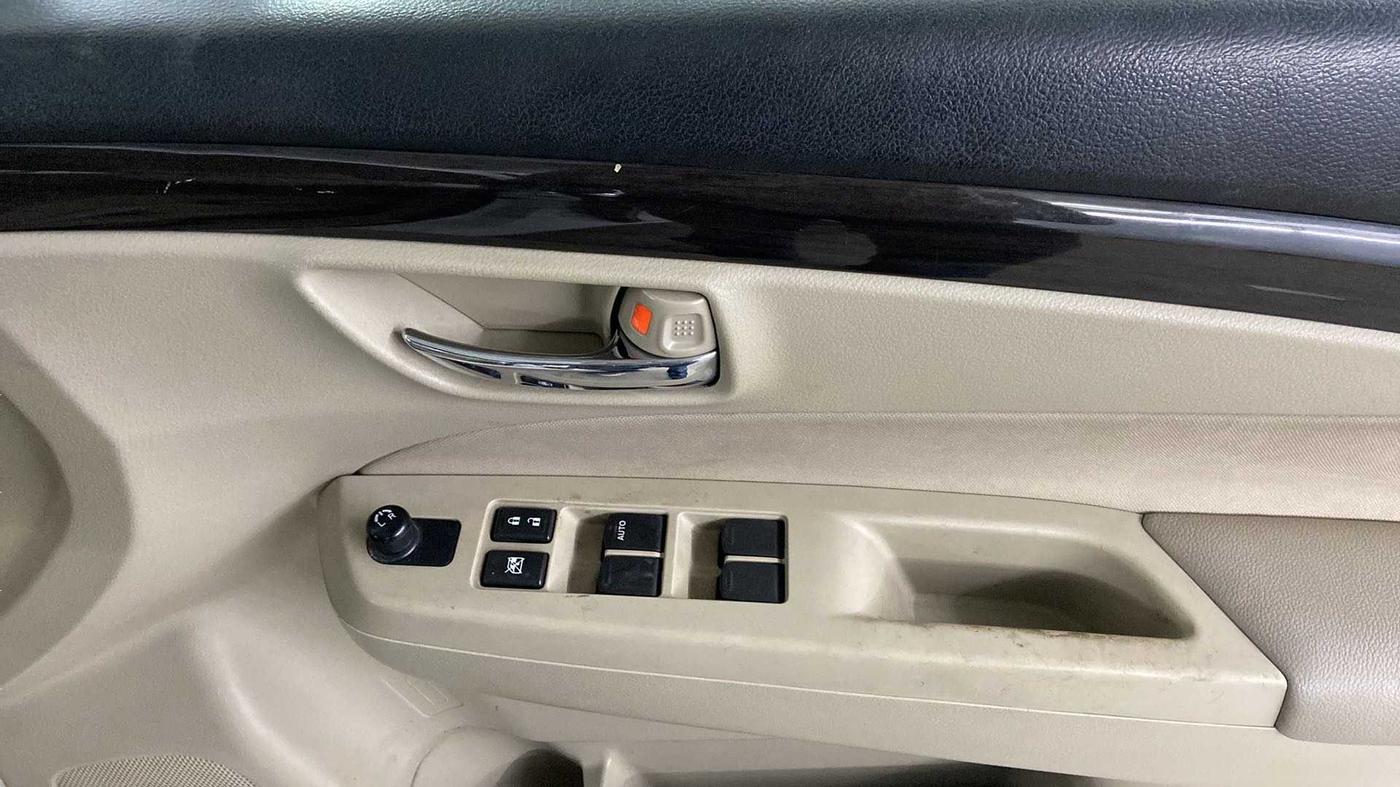 2017 Maruti Ciaz VXI+, Petrol, Manual, 30,903 km, Driver Side Door Panels Control