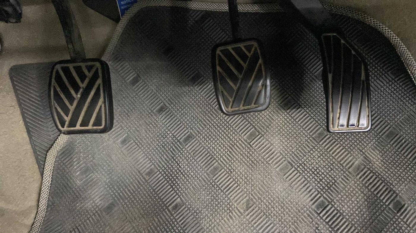 2017 Maruti Ciaz VXI+, Petrol, Manual, 30,903 km, Pedals