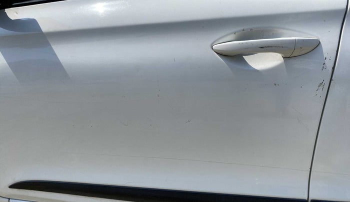 2016 Hyundai Elite i20 SPORTZ 1.2, Petrol, Manual, 92,143 km, Front passenger door - Minor scratches