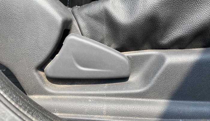 2016 Renault Kwid RXT 0.8, Petrol, Manual, 19,712 km, Driver Side Adjustment Panel