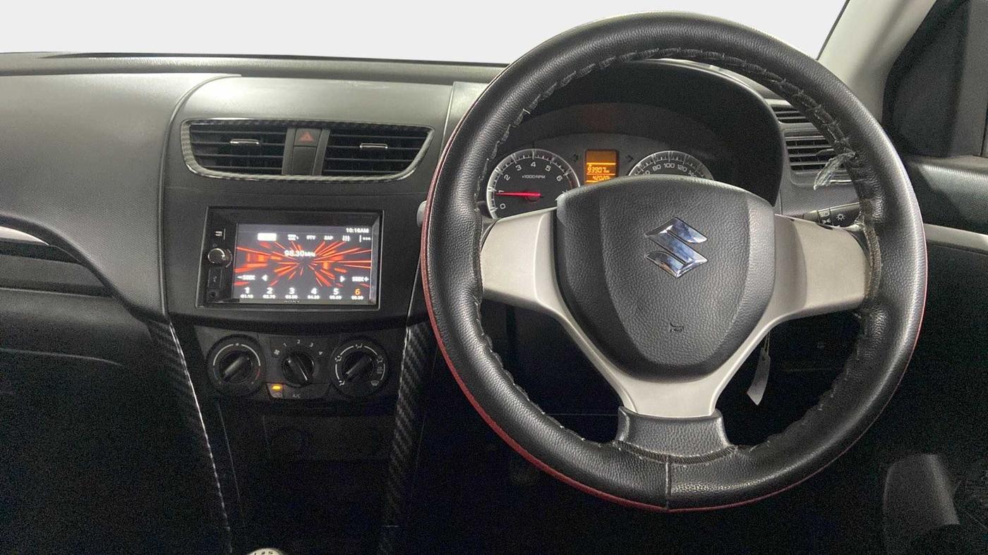2016 Maruti Swift VXI, Petrol, Manual, 42,019 km, Steering Wheel Close Up