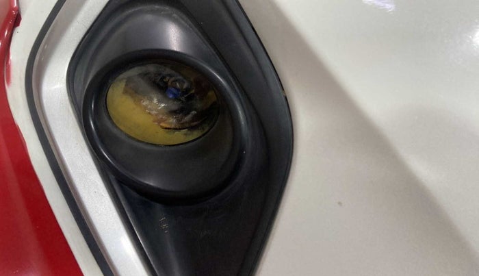 2016 Maruti Swift VXI, Petrol, Manual, 42,019 km, Right fog light - Not working
