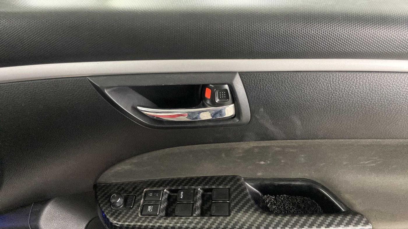 2016 Maruti Swift VXI, Petrol, Manual, 42,019 km, Driver Side Door Panels Control