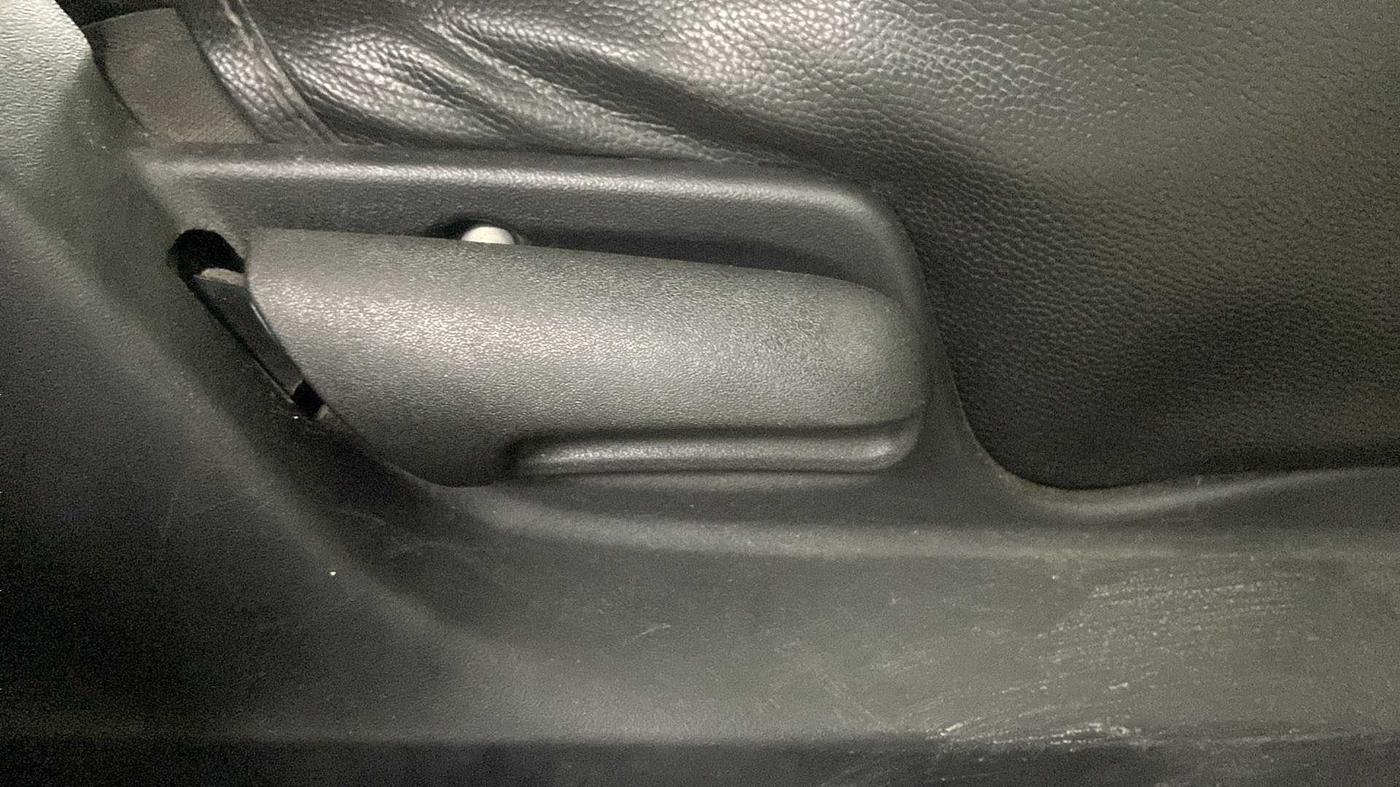 2016 Maruti Swift VXI, Petrol, Manual, 42,019 km, Driver Side Adjustment Panel