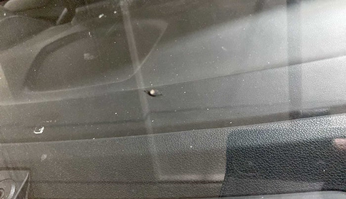 2022 Tata Safari XT PLUS, Diesel, Manual, 26,164 km, Front windshield - Minor spot on windshield