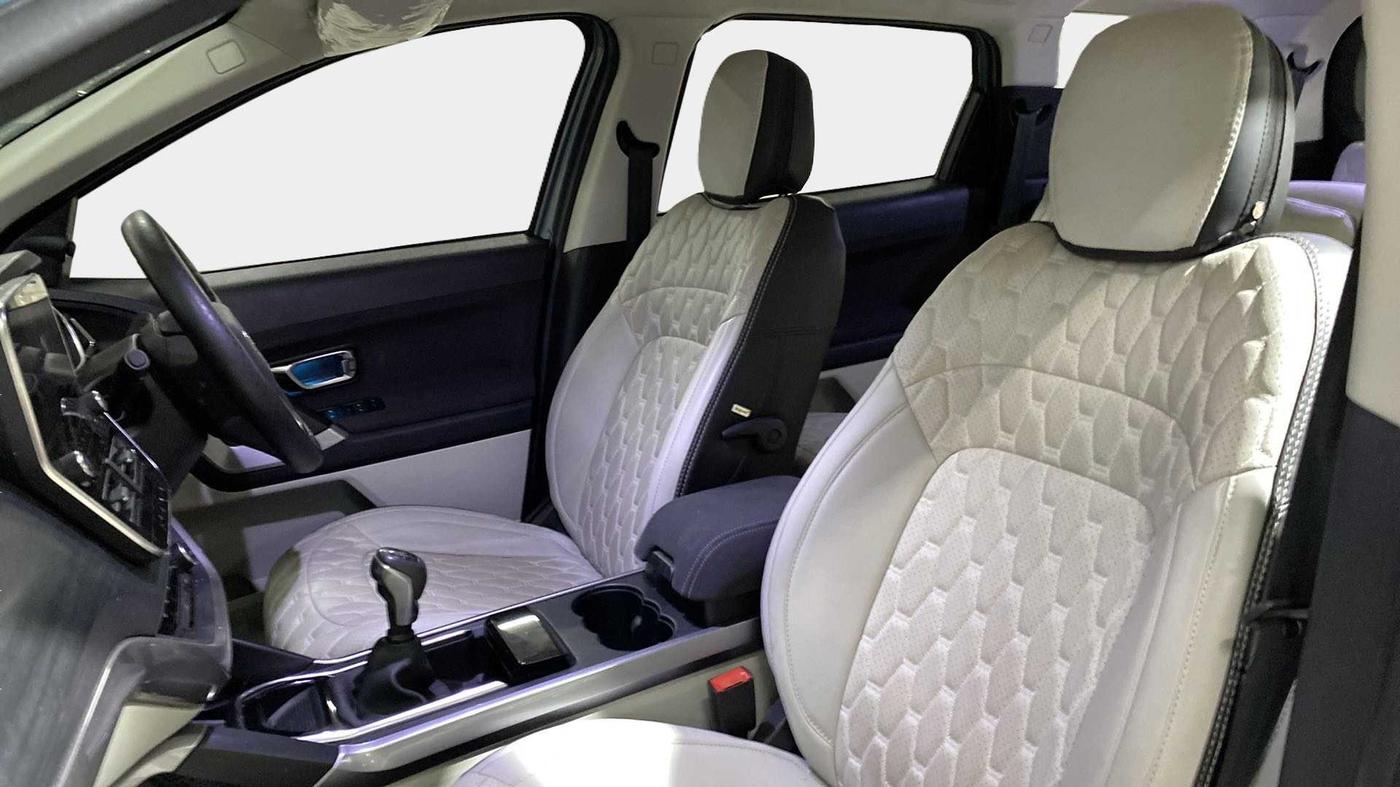 2022 Tata Safari XT PLUS, Diesel, Manual, 26,164 km, Right Side Front Door Cabin