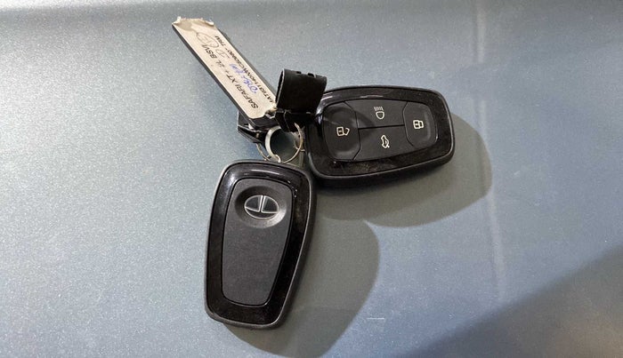 2022 Tata Safari XT PLUS, Diesel, Manual, 26,164 km, Key Close Up