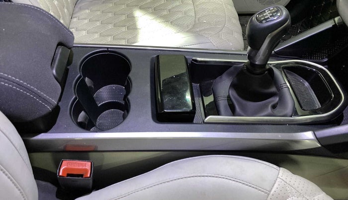 2022 Tata Safari XT PLUS, Diesel, Manual, 26,164 km, Gear Lever