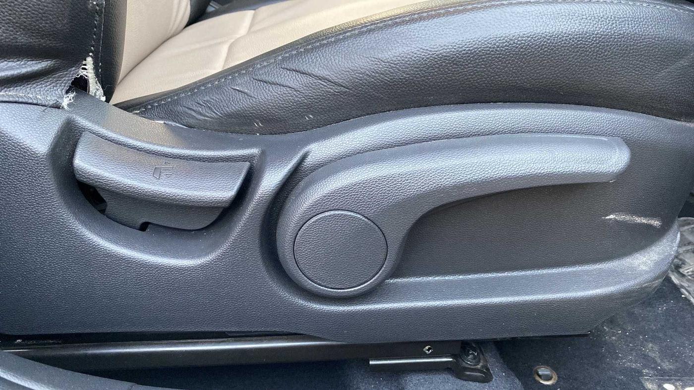 2019 Hyundai Elite i20 SPORTZ PLUS 1.2, Petrol, Manual, 4,741 km, Driver Side Adjustment Panel