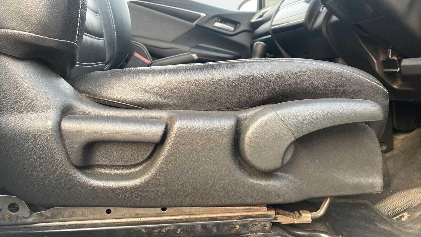 2018 Honda WR-V 1.5L I-DTEC VX MT, Diesel, Manual, 65,979 km, Driver Side Adjustment Panel