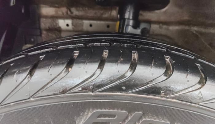 2015 Maruti Ertiga VXI CNG, CNG, Manual, 38,636 km, Left Front Tyre Tread