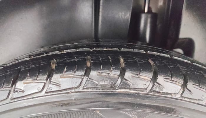 2015 Maruti Ertiga VXI CNG, CNG, Manual, 38,636 km, Left Rear Tyre Tread