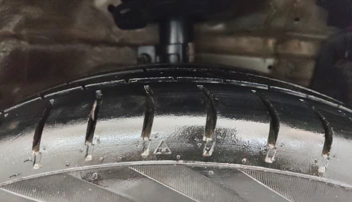 2015 Maruti Ertiga VXI CNG, CNG, Manual, 38,636 km, Right Front Tyre Tread
