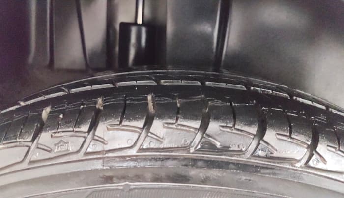 2015 Maruti Ertiga VXI CNG, CNG, Manual, 38,636 km, Right Rear Tyre Tread