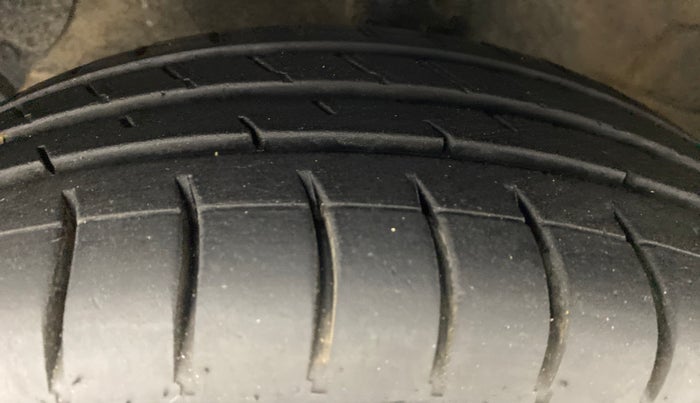 2014 Hyundai Xcent SX 1.2, Petrol, Manual, 46,371 km, Left Front Tyre Tread
