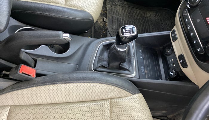 2019 Hyundai Verna 1.6 VTVT SX O, Petrol, Manual, 41,361 km, Gear Lever