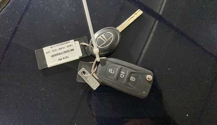 2023 Tata Tiago XTA PETROL, Petrol, Automatic, 9,364 km, Key Close Up