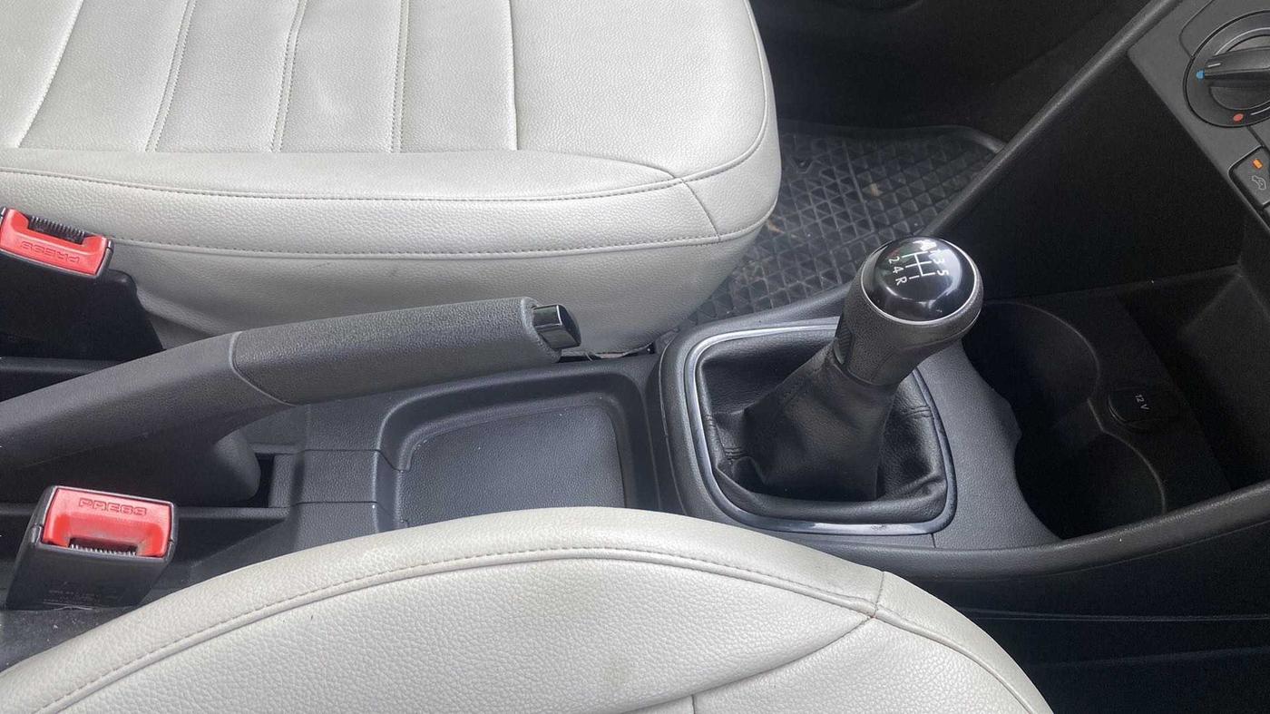 2018 Volkswagen Ameo TRENDLINE 1.0L, CNG, Manual, 55,985 km, Gear Lever