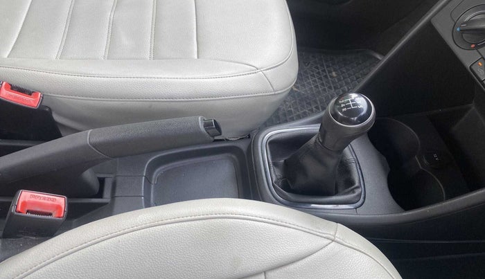 2018 Volkswagen Ameo TRENDLINE 1.0L, CNG, Manual, 55,985 km, Gear Lever