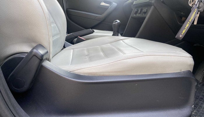 2018 Volkswagen Ameo TRENDLINE 1.0L, CNG, Manual, 55,985 km, Driver Side Adjustment Panel