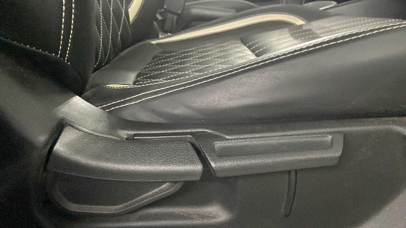 2019 Hyundai VENUE SX 1.0 TURBO, Petrol, Manual, 31,013 km, Driver Side Adjustment Panel