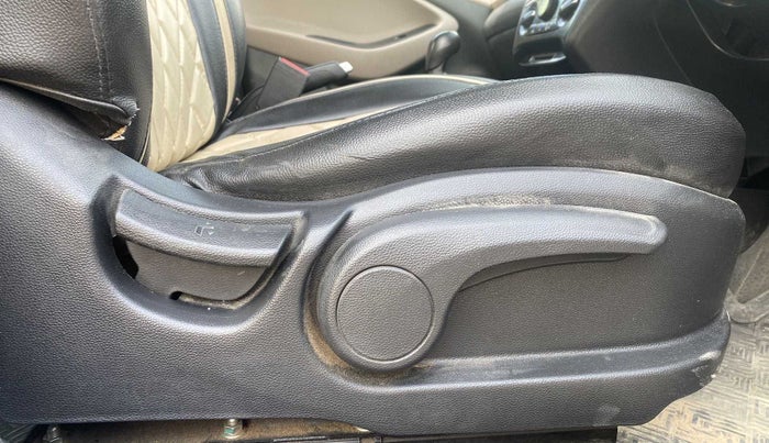 2019 Hyundai Elite i20 SPORTZ PLUS 1.2, Petrol, Manual, 81,119 km, Driver Side Adjustment Panel