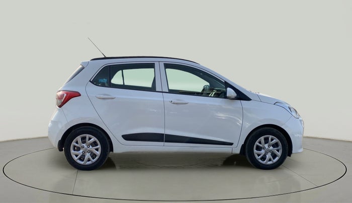 2017 Hyundai Grand i10 SPORTZ (O) 1.2 KAPPA VTVT, Petrol, Manual, 91,881 km, Right Side View
