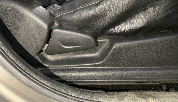 2018 Renault Kwid RXT 1.0 AMT (O), Petrol, Automatic, 8,700 km, Driver Side Adjustment Panel