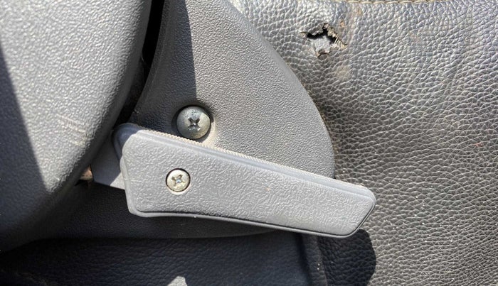 2018 Maruti Alto 800 LXI CNG, CNG, Manual, 90,388 km, Driver Side Adjustment Panel