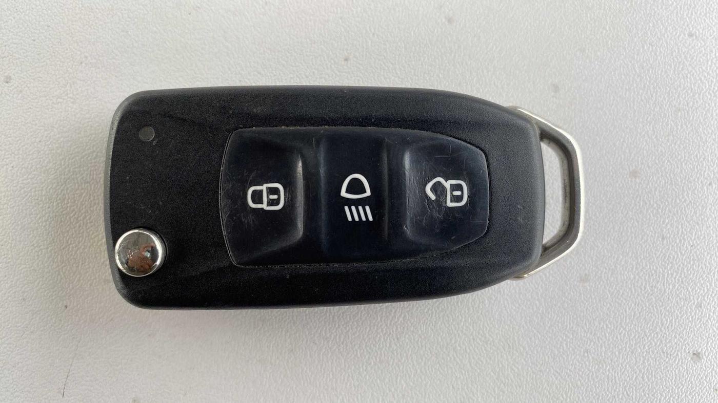 2019 Tata Tiago XZ PLUS DUAL TONE PETROL, Petrol, Manual, 94,067 km, Key Close Up