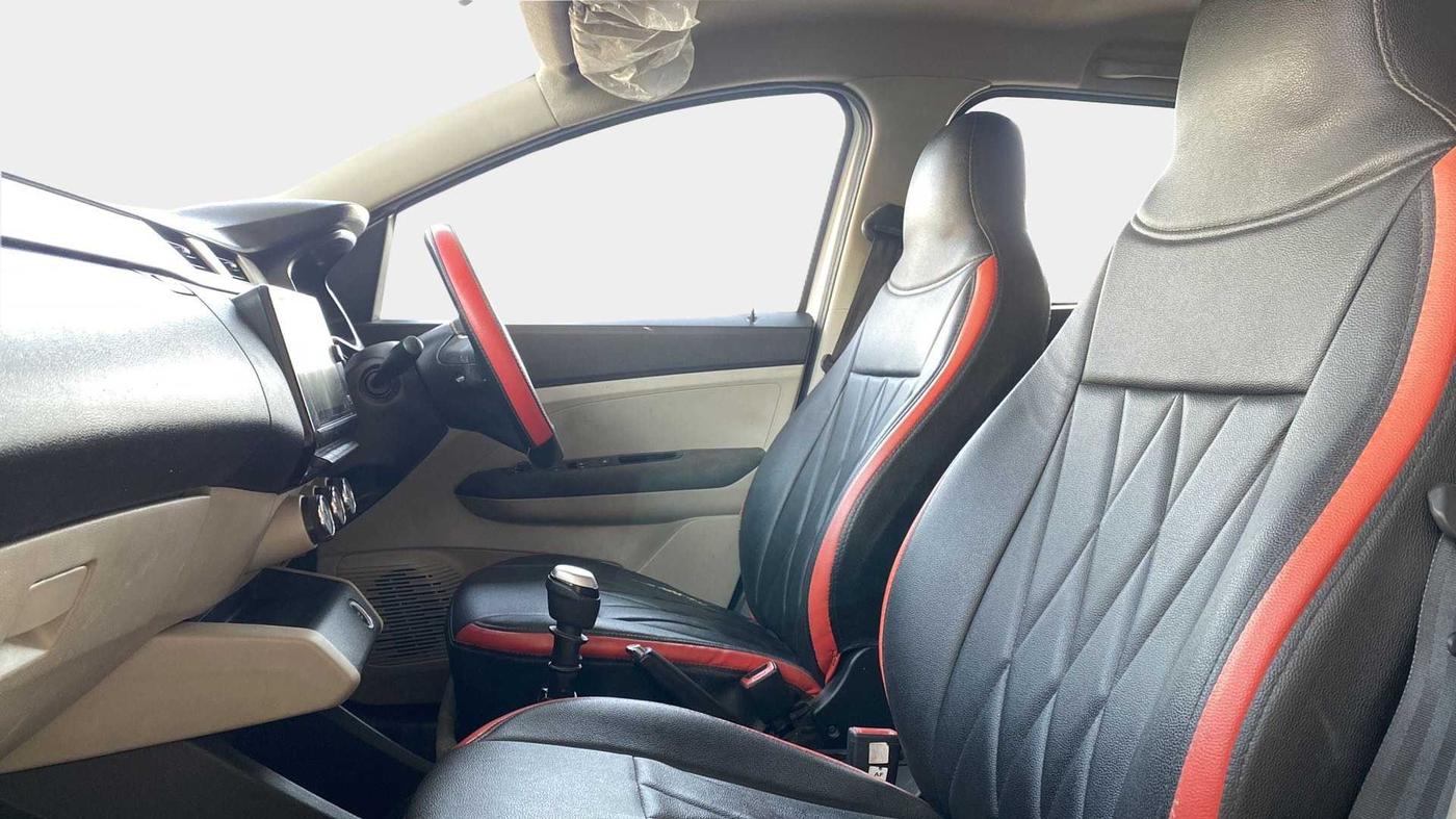 2020 Renault TRIBER RXZ, Petrol, Manual, 66,686 km, Right Side Front Door Cabin