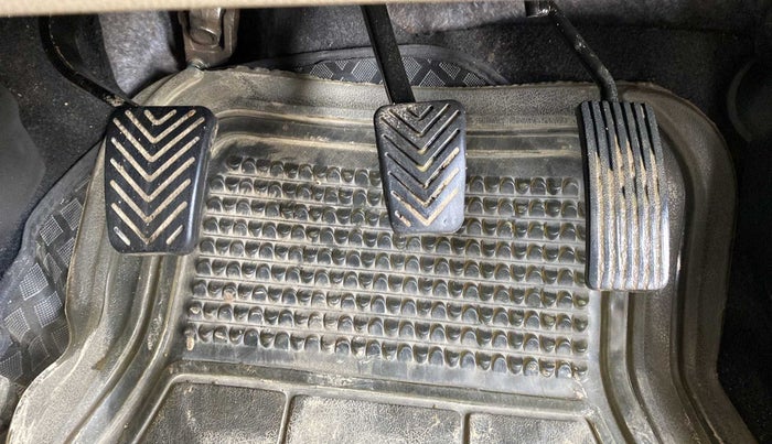 2015 Hyundai Eon SPORTZ, Petrol, Manual, 59,997 km, Pedals